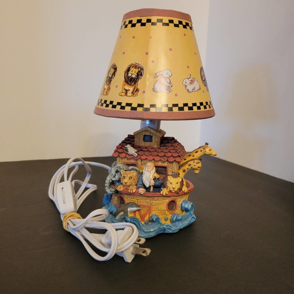 Vintage Noah's Ark Bed Side Resin Table Lamp works preowned